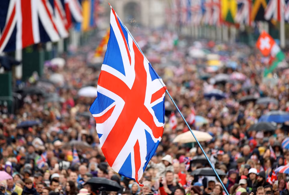 Ngày 6/5/2023, Lễ Đăng quang của Nhà Vua Anh Charles III cùng Hoàng hậu Camilla diễn ra trang trọng tại Tu viện Westminster, thủ đô London, tám tháng sau khi Nữ hoàng Elizabeth II qua đời và Thái tử Charles được tấn phong làm Vua Charles III hôm 10/9/2022. (Ảnh: THX/TTXVN)