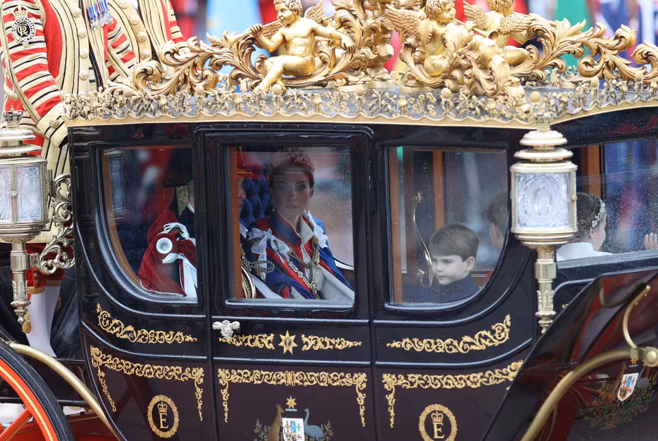 Ngày 6/5/2023, Lễ Đăng quang của Nhà Vua Anh Charles III cùng Hoàng hậu Camilla diễn ra trang trọng tại Tu viện Westminster, thủ đô London, tám tháng sau khi Nữ hoàng Elizabeth II qua đời và Thái tử Charles được tấn phong làm Vua Charles III hôm 10/9/2022. (Ảnh: THX/TTXVN)