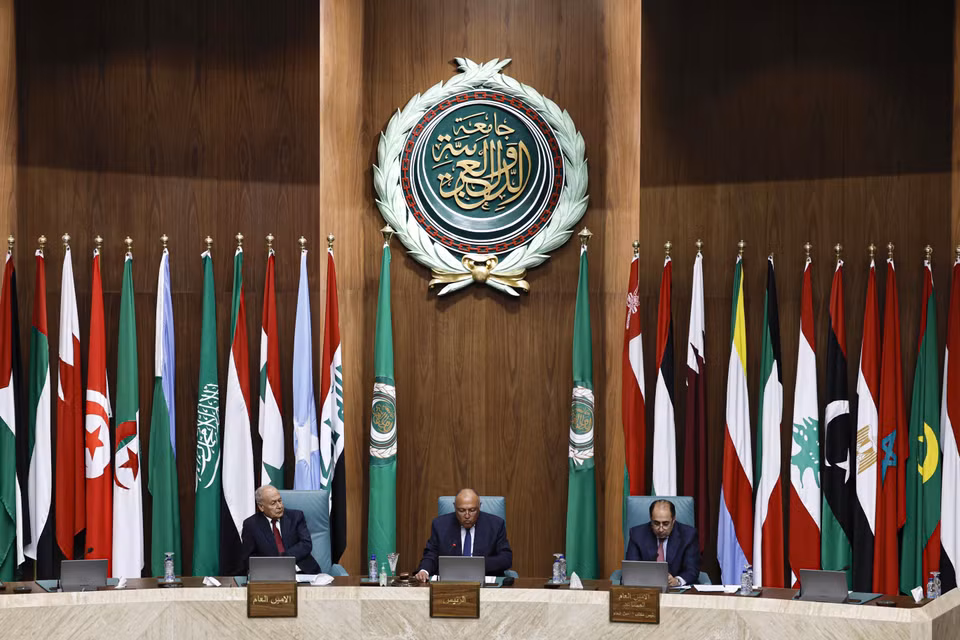 Liên đoàn Arab (AL) ngày 7/5/2023 đã nhất trí thành lập một ủy ban liên lạc cấp Bộ trưởng, gồm đại diện của Ai Cập, Saudi Arabia, Jordan, Iraq, Liban và Tổng thư ký AL, nhằm tìm kiếm một giải pháp toàn diện cho cuộc khủng hoảng Syria. Trước đó, các ngoại trưởng AL đã họp khẩn tại Cairo (Ai Cập) để thảo luận về những diễn biến tại Syria và thông qua quyết định khôi phục tư cách thành viên quốc gia này. (Ảnh: AFP/TTXVN)
