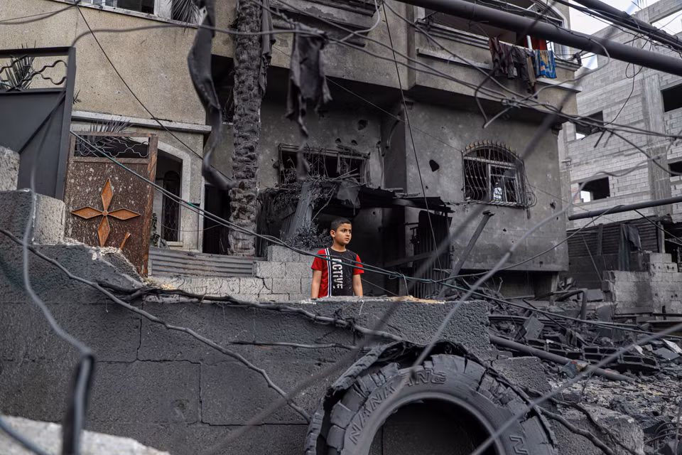 Giao tranh dữ dội bùng nổ sau khi ba chỉ huy cấp cao của Nhóm Thánh chiến Hồi giáo Palestine thiệt mạng trong các cuộc không kích của Israel vào Dải Gaza kể từ ngày 9/5/2023. Theo cơ quan y tế ở Gaza, giao tranh bùng phát sau đó đến nay đã khiến 29 người Palestine thiệt mạng và 93 người bị thương. Trong ảnh: Những ngôi nhà bị phá hủy sau cuộc không kích tại Beit Lahia, Dải Gaza, ngày 11/5/2023. (Ảnh: THX/TTXVN)