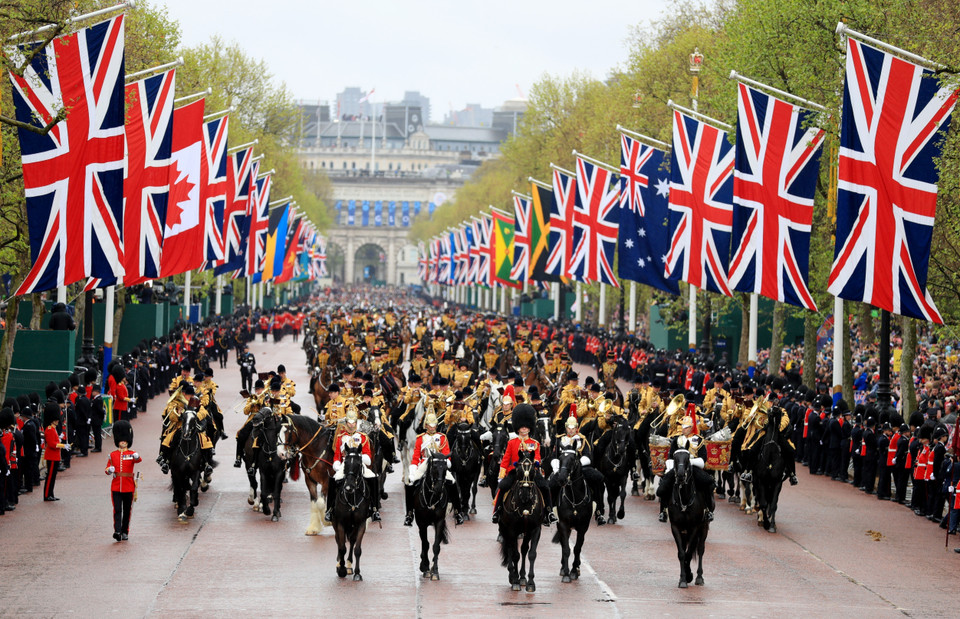 Ngày 6/5/2023, Lễ Đăng quang của Nhà Vua Anh Charles III cùng Hoàng hậu Camilla diễn ra trang trọng tại Tu viện Westminster, thủ đô London, tám tháng sau khi Nữ hoàng Elizabeth II qua đời và Thái tử Charles được tấn phong làm Vua Charles III hôm 10/9/2022. (Ảnh: THX/TTXVN)
