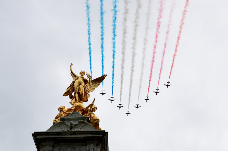 Ngày 6/5/2023, Lễ Đăng quang của Nhà Vua Anh Charles III cùng Hoàng hậu Camilla diễn ra trang trọng tại Tu viện Westminster, thủ đô London, tám tháng sau khi Nữ hoàng Elizabeth II qua đời và Thái tử Charles được tấn phong làm Vua Charles III hôm 10/9/2022. (Ảnh: THX/TTXVN)