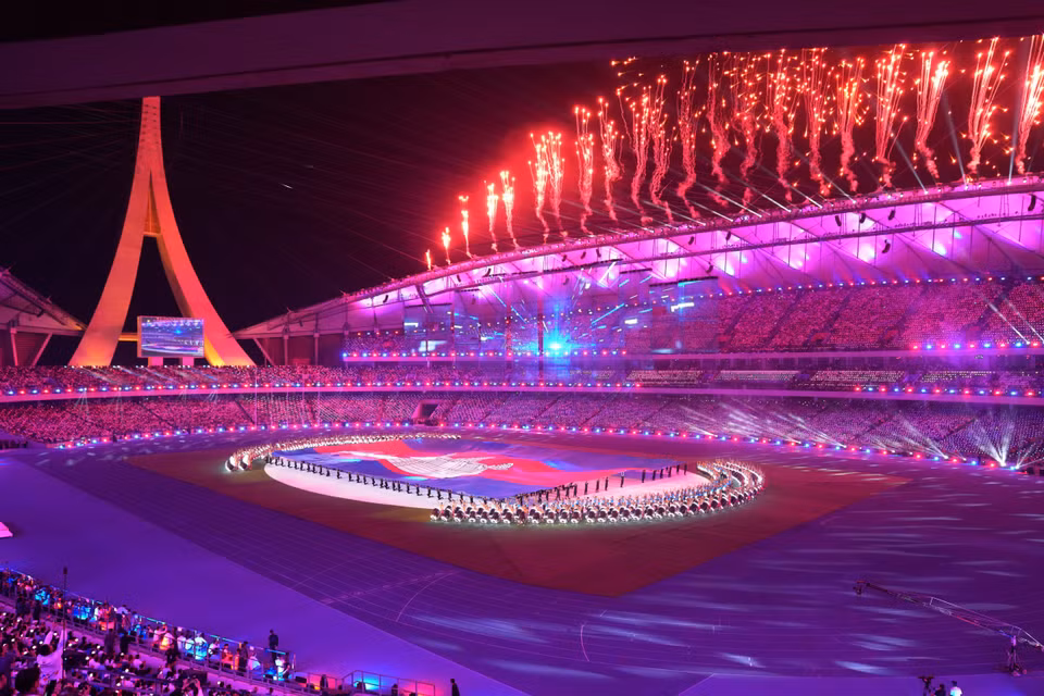 Ngày 5/5/2023, Lễ Khai mạc Đại hội Thể thao Đông Nam Á lần thứ 32 (SEA Games 32) diễn ra hoành tráng trên sân vận động quốc gia Morodok Techo ở Phnom Penh (Vương quốc Campuchia). (Ảnh: THX/TTXVN)