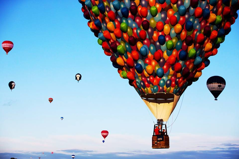 Sự kiện kéo dài 4 ngày này bao gồm nhiều màn trình diễn của các khinh khí cầu được thiết kế công phu. (Nguồn: CCTVNews)