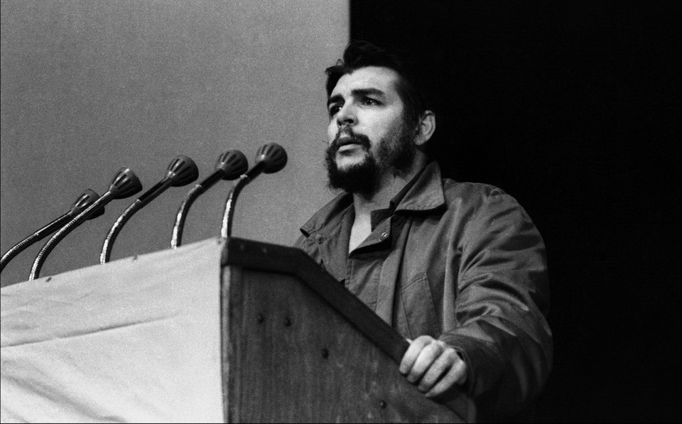 Che Guevara phát biểu tại Lễ bế mạc Tuần đoàn kết với cuộc đấu tranh của nhân dân Việt Nam (La Habana, Cuba) ngày 20/12/1963. (Nguồn: Prensa Latina/TTXVN) 