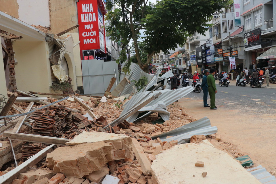 Hiện trường vụ sập nhà. (Ảnh: Đặng Tuấn/TTXVN)