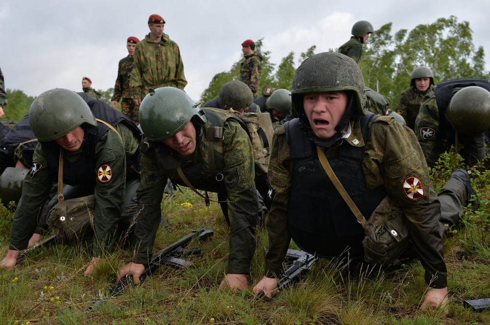 Các quân nhân phải chiến đấu hết mình để giành được thành tích tốt. (Nguồn: sputniknews)