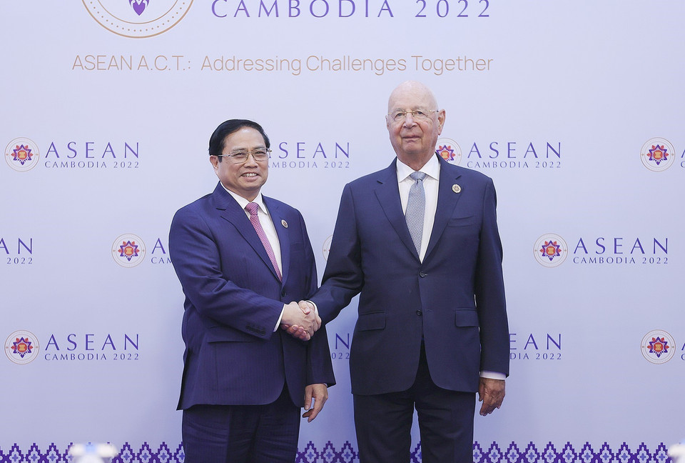Thủ tướng Phạm Minh Chính tiếp Tiến sỹ Klaus Schwab, Chủ tịch Diễn đàn Kinh tế thế giới (WEF). (Ảnh: Dương Giang/TTXVN)