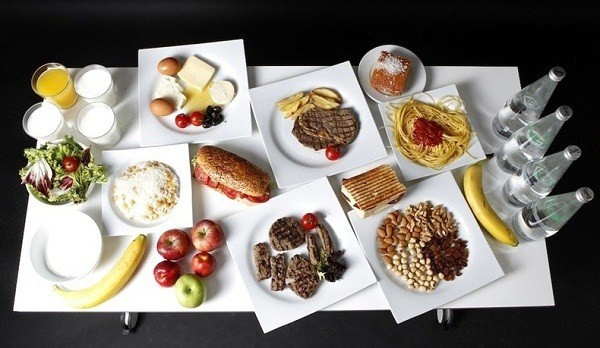 Về phía Nhật Bản có Ông Yanagi Jun, Công sứ, Đại sứ quán Nhật Bản tại Việt Nam; Đại tá Manabu Ozawa, Tùy viên quân sự Nhật Bản; Đại diện Hội Doanh nghiệp Nhật Bản tại thành phố Đà Nẵng; Nhân viên Đại sứ quán Nhật Bản tại Việt Nam. (Ảnh: Trần Lê Lâm/Vietnam+)