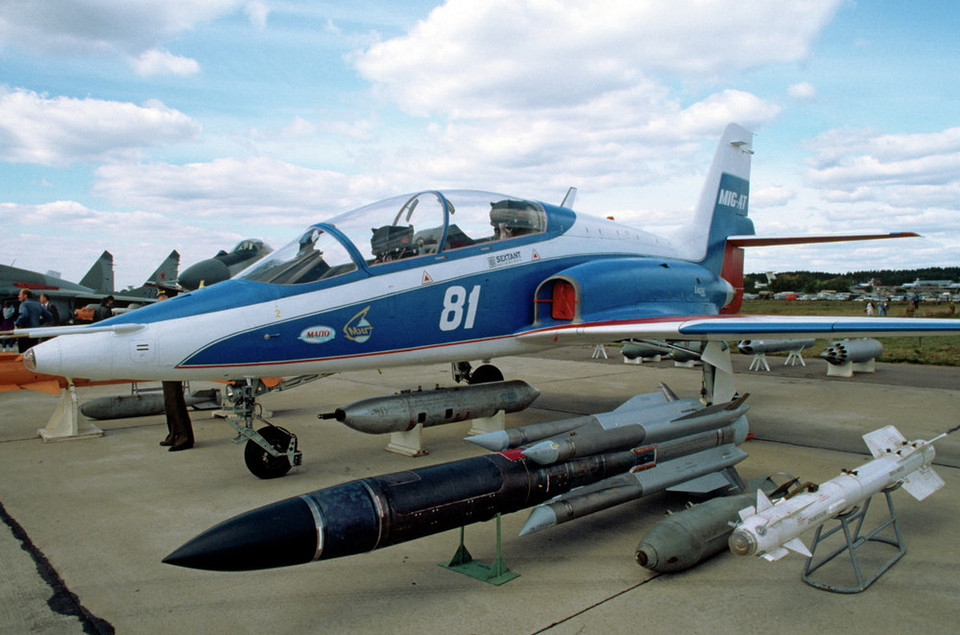 Mô hình chiếc may bay huấn luyện cao cấp của Nga, Mig-AT được trưng bày tại phi trường Viên nghiên cứu Gromov. (Nguồn: MiG)