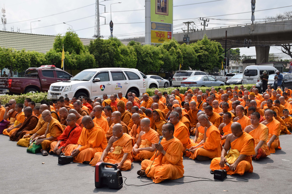 Thượng tọa Phra Dhammajayo hiện đang bị truy nã với cáo buộc phạm tội rửa tiền và nhiều hành vi phạm pháp khác.