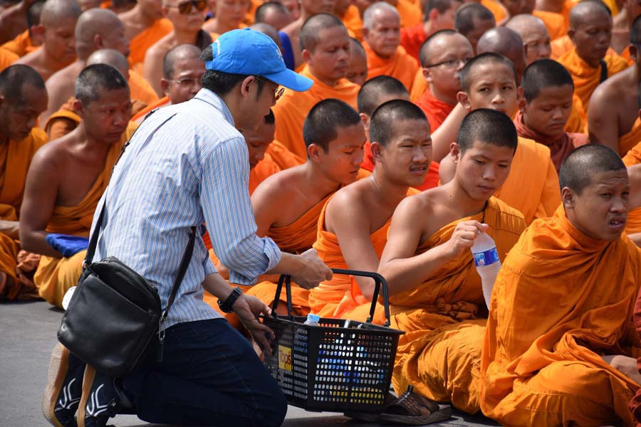Đền Dhammakya ở tỉnh Pathum Thani đang là tâm điểm của cuộc đối đầu giữa nhà chức trách nước này và các giáo đồ của giáo phái Dhammakaya.