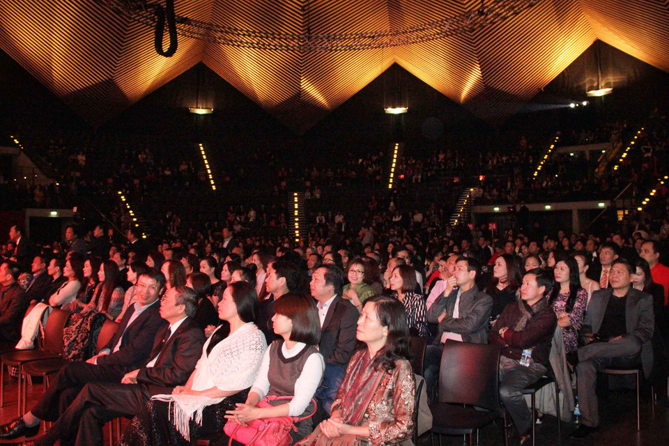 Khoảng 1.500 bà con người Việt ở khắp nơi trên nước Đức và một số bạn bè quốc tế đã tham dự chương trình. (Ảnh: Mạnh Hùng/Vietnam+)