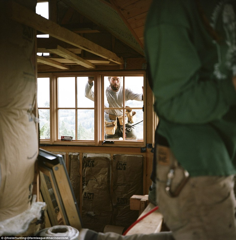 Huntington nói: 'Tôi thấy việc có một không gian sống có thể truyền cảm hứng cho mình là rất cần thiết. Trong thời đại Internet ngày nay, bạn có thể làm được mọi thứ dù ở bất kỳ đâu.' (Nguồn: dailymail.co.uk)