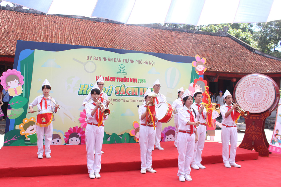 Nghi thức trống đội cũng là một điểm nhấn trong phần khai mạc 'Hội sách thiếu nhi 1/6/2016'. (Nguồn: CTV/Vietnam+)