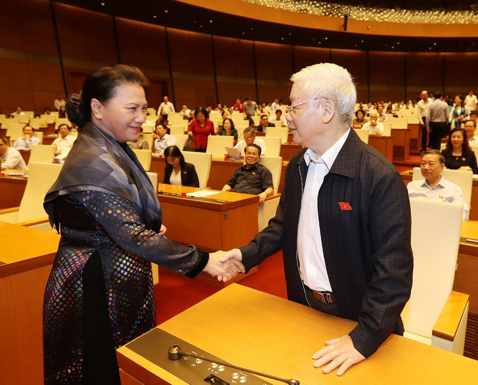 Tổng Bí thư, Chủ tịch nước Nguyễn Phú Trọng với Chủ tịch Quốc hội Nguyễn Thị Kim Ngân tại Phiên chất vấn chiều 8/11. (Ảnh: Trí Dũng/TTXVN)