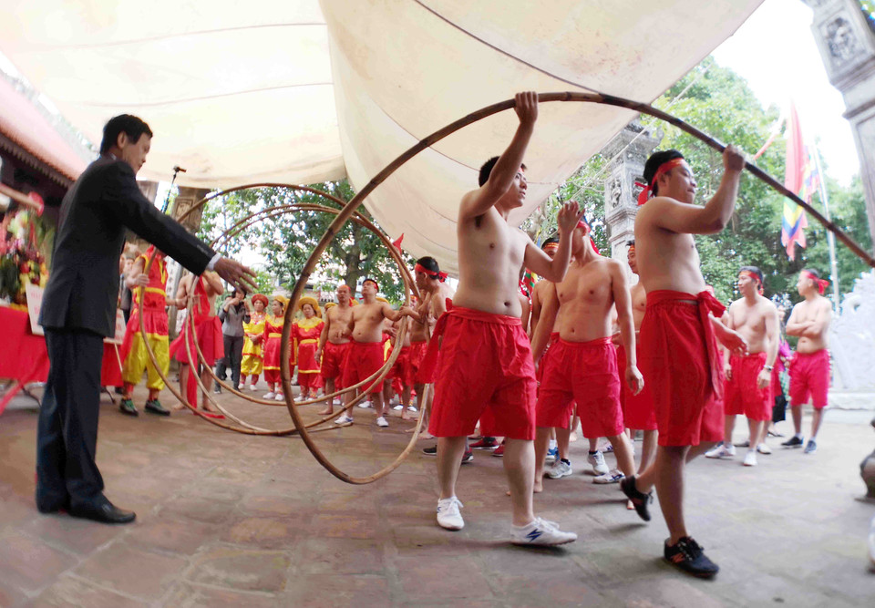 Dây kéo co có chiều dài hàng chục mét. (Ảnh: Thanh Tùng/TTXVN)