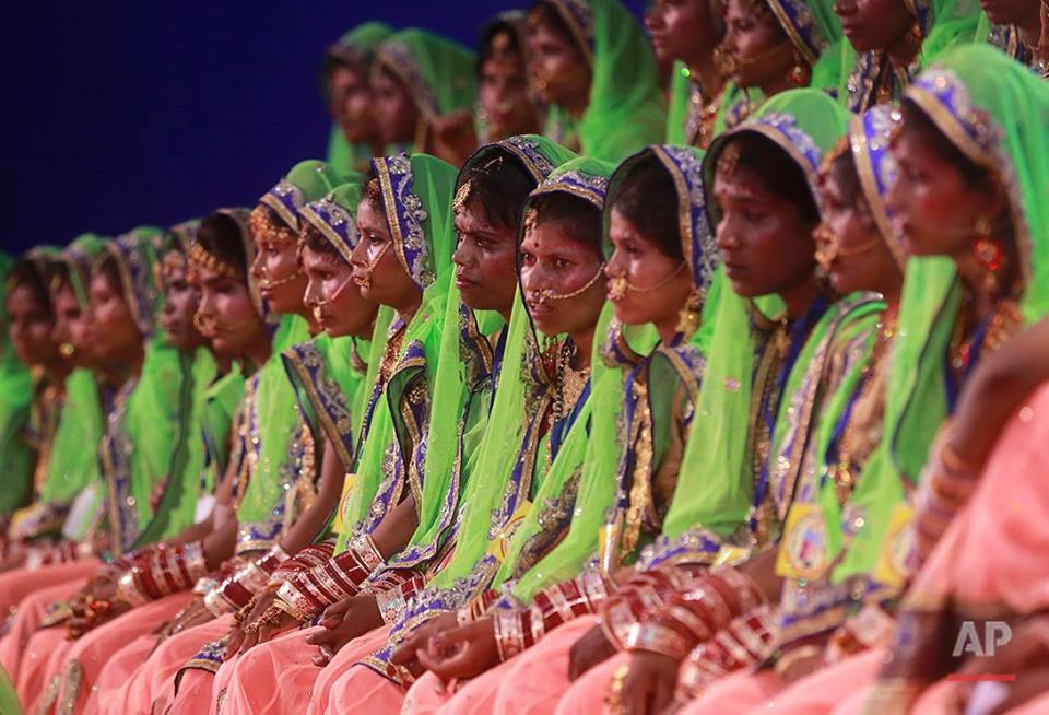 Các cô dâu tham gia đám cưới. (Nguồn: AP)