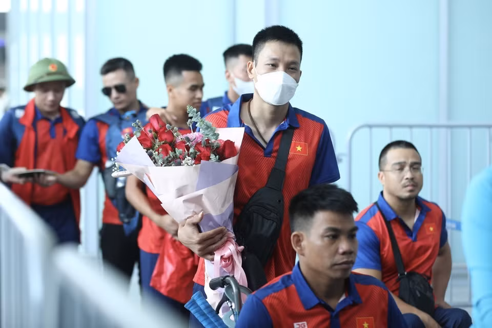 Các vận động viên Đoàn Thể thao Người Khuyết tật Việt Nam khởi hành từ sân bay Nội Bài. (Ảnh: Minh Quyết/TTXVN)