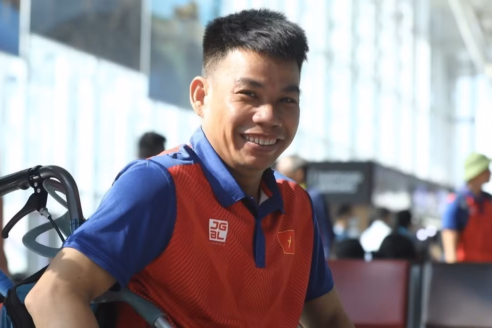Vận động viên Đoàn Thể thao Người Khuyết tật Việt Nam tự tin lên đường. (Ảnh: Minh Quyết/TTXVN)