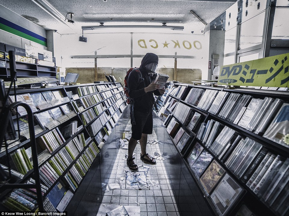 Một cửa hàng băng đĩa vẫn tràn ngập các đĩa nhạc từ năm 2011. (Nguồn: CCTVNews)