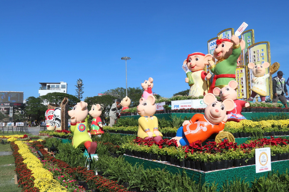 Cụm biểu tượng linh vật Xuân Canh Tý 2020 tỉnh Bình Định. (Ảnh: Phạm Kha/TTXVN)