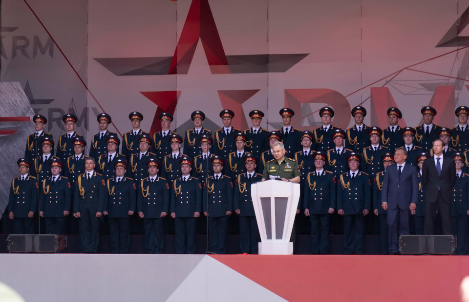 Bộ trưởng Quốc phòng Nga Sergey Shoigu phát biểu tại lễ khai mạc triển lãm vũ khí. (Ảnh: Hồng Quân)