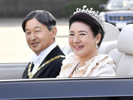 Trong ảnh: Nhật hoàng Naruhito và Hoàng hậu Masako tại lễ diễu hành ở Tokyo, Nhật Bản, ngày 10/11/2019. (Nguồn: Kyodo/TTXVN)