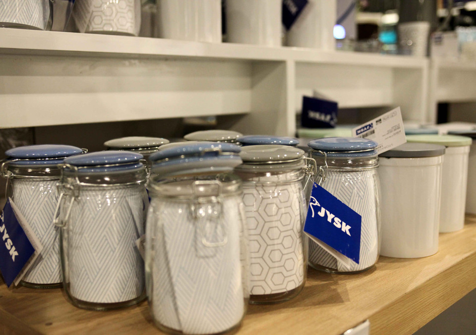 Một số sản phẩm của JYSK tại cửa hàng này. (Ảnh: Doãn Đức/Vietnam+)