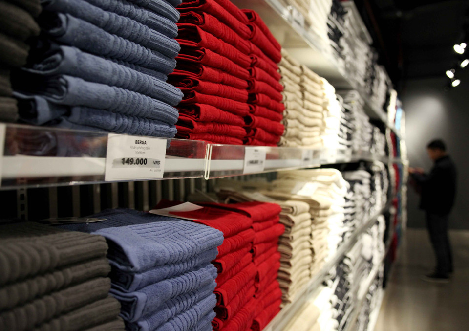 Một số sản phẩm của JYSK tại cửa hàng này. (Ảnh: Doãn Đức/Vietnam+)