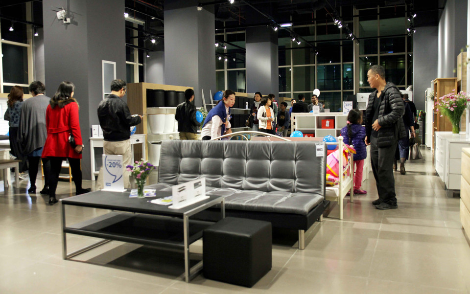 Cửa hàng mới nhất của JYSK tại Mandarin Garden có nhiều mặt hàng nội thất hơn bao gồm hơn 1500 loại sản phẩm được trưng bày trong không gian rộng 870 mét vuông (dành cho đồ trong nhà) và sẽ còn có thêm 200 mét vuông trưng bày (dành cho đồ ngoài trời). (Ảnh: Doãn Đức/Vietnam+)