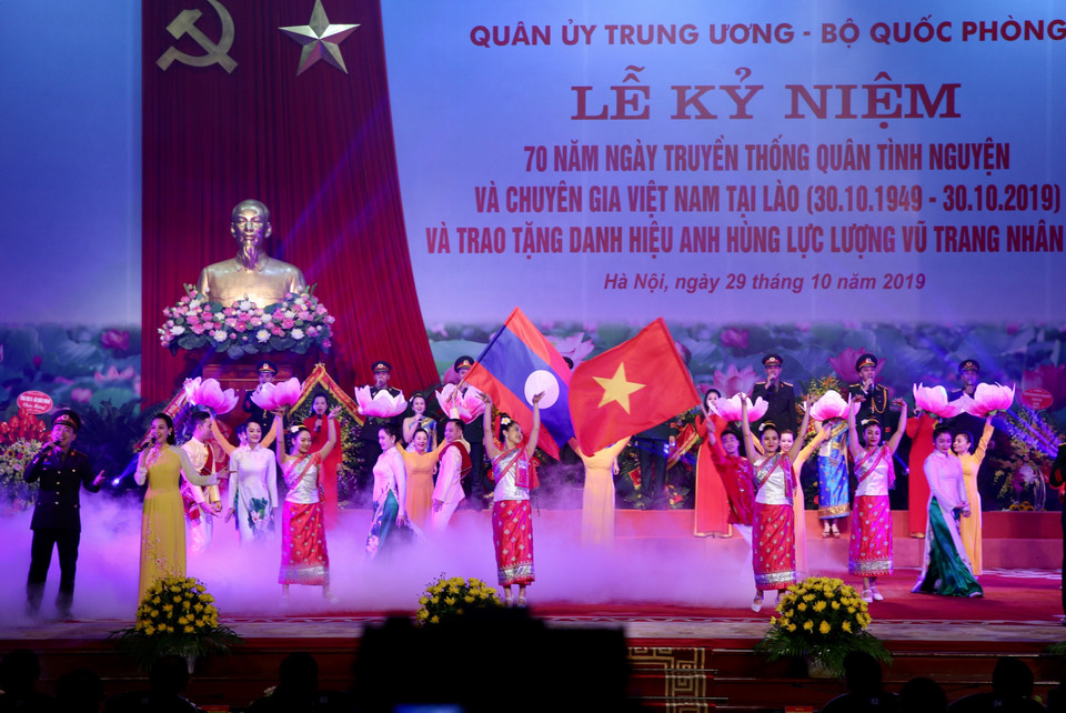 Chương trình nghệ thuật chào mừng lễ kỷ niệm. (Ảnh: Dương Giang/TTXVN)