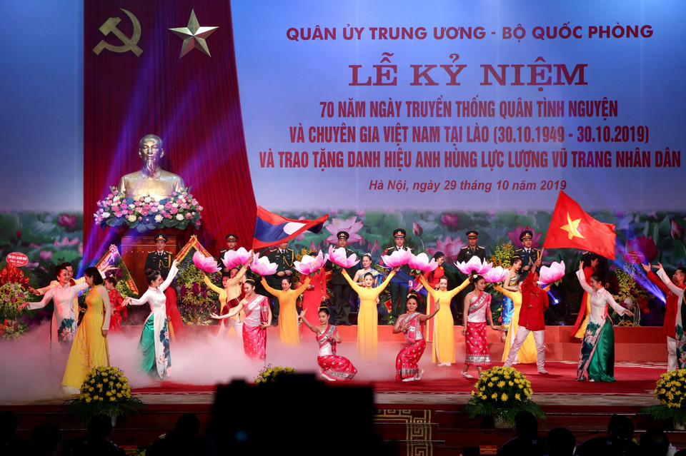 Chương trình nghệ thuật chào mừng lễ kỷ niệm. (Ảnh: Dương Giang/TTXVN)
