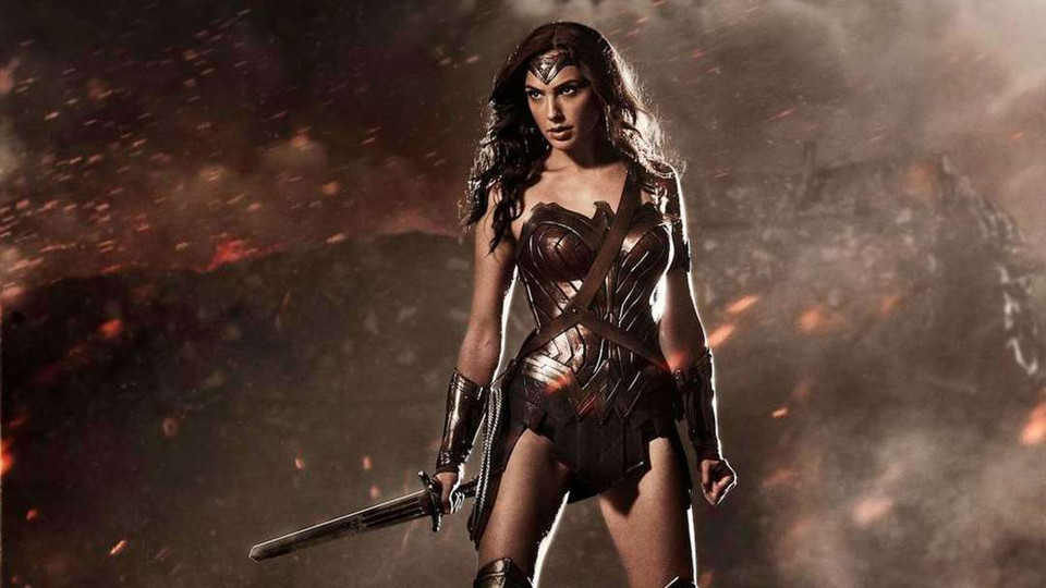 Gal Gadot vào vai Wonder Woman/Princess Diana. Hoa hậu Israel 2004 là một người xinh đẹp, quyến rũ nhưng cô tỏ ra vô cùng mạnh mẽ trong vai diễn mới. (Nguồn: Clay Enos)