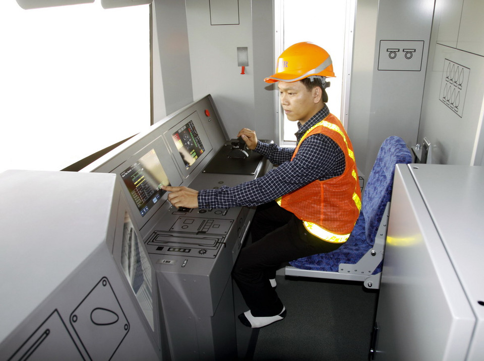 Buồng lái. (Ảnh: Hoàng Hải/TTXVN) 