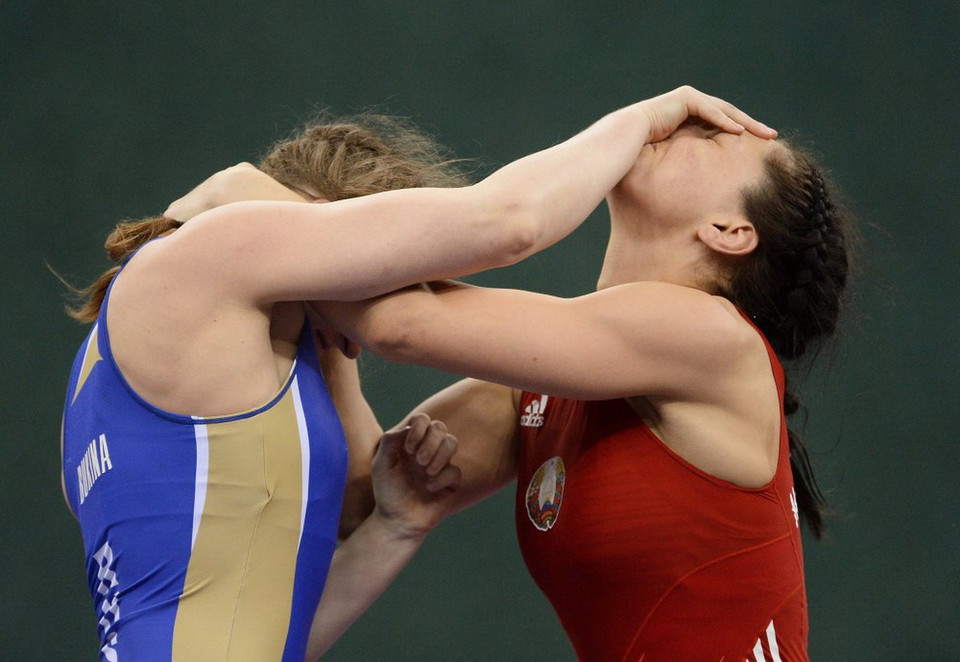 Yekaterina Bukina và Vasilisa Marzalyuk cạnh tranh trong trận đấu vật tự do hạng cân 75kg trong khuôn khổ Đại hội thể thao châu Âu ở Baku. (Nguồn: Sputnik)