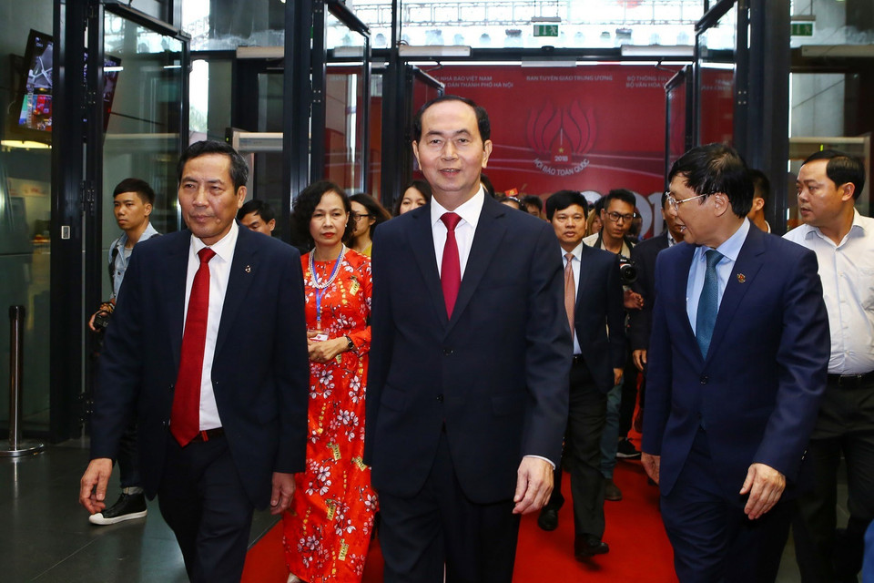 Chủ tịch nước Trần Đại Quang đến dự Lễ bế mạc Hội báo toàn quốc năm 2018. (Ảnh: Minh Quyết/TTXVN)
