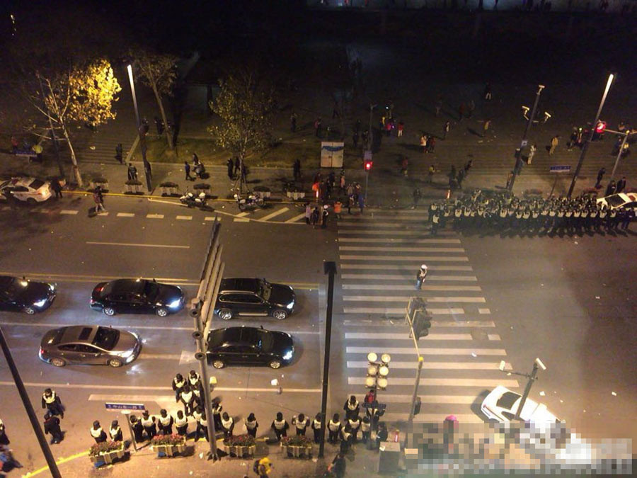 Cảnh sát bảo vệ hiện trường. (Nguồn: news.china.com.cn)