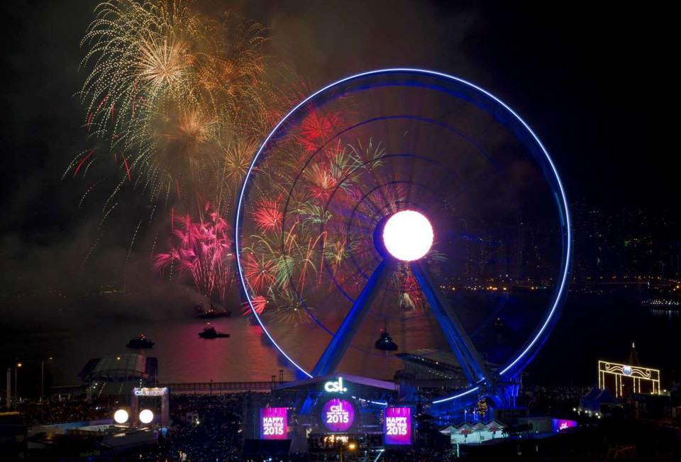 Pháo hoa trên Cảng Victoria, Hong Kong (Trung Quốc).