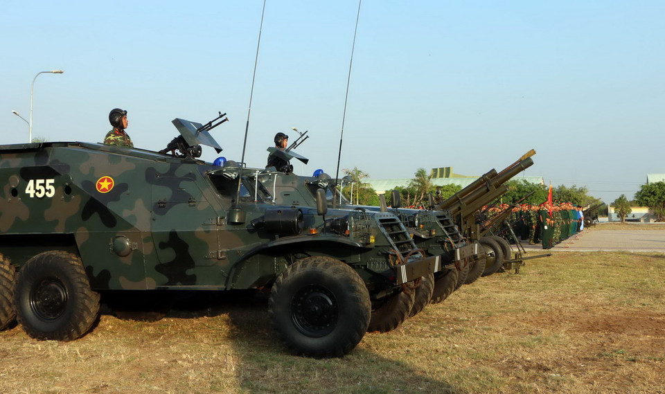 Chiến sỹ mới khổ luyện tại thao trường. (Ảnh: Trung Hiếu/TTXVN) 