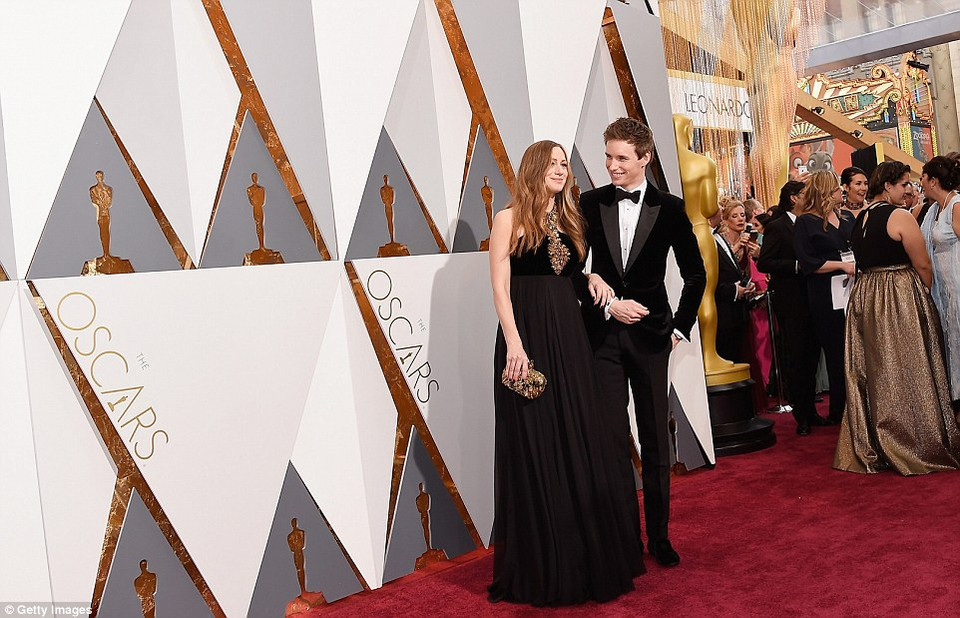 Eddie Redmayne cùng vợ Hannah. (Nguồn: Daily Mail)