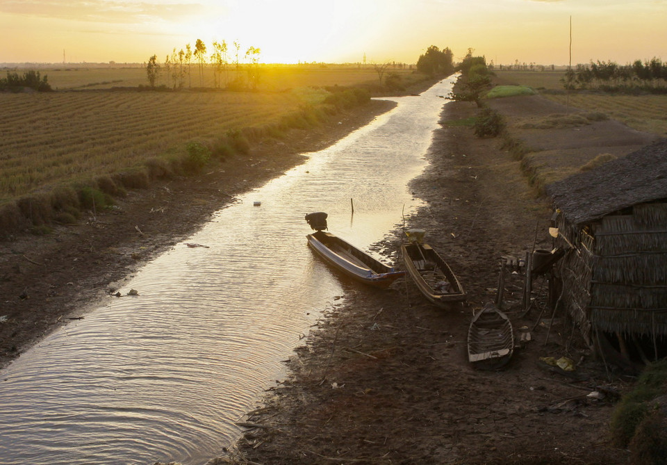 Dòng Kênh Bà Kẹp thuộc xã Đại Ân 2, huyện Trần Đề, tỉnh Sóc Trăng cạn trơ đáy và đã nhiễm mặn từ trước Tết nguyên đán đến nay. (Ảnh: Duy Khương/TTXVN)