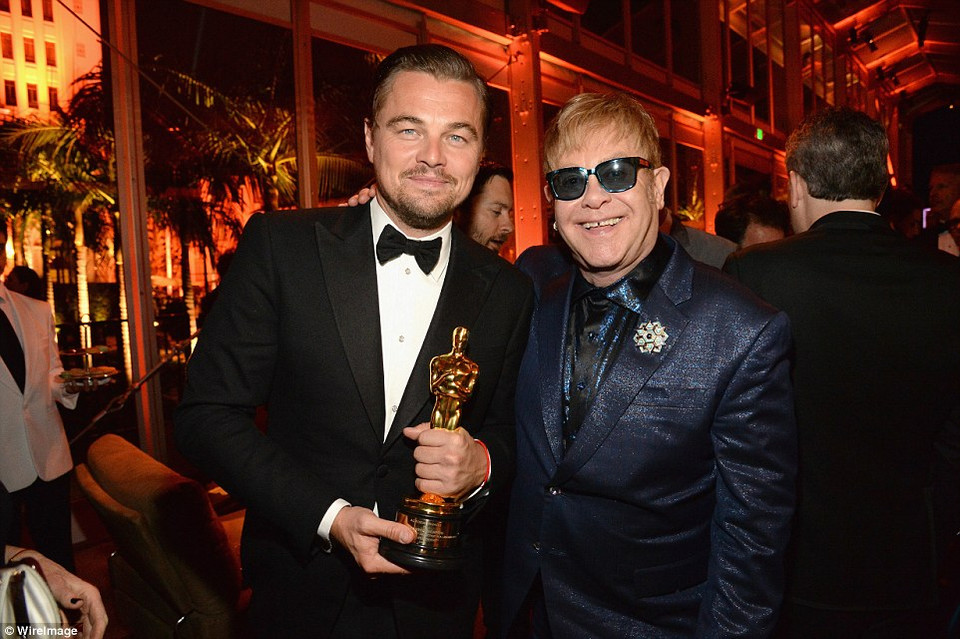 Leonardo DiCaprio và Elton John. (Nguồn: Daily Mail)