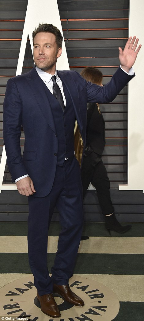 'Người dơi' Ben Affleck hiện diện tại bữa tiệc (Nguồn: Daily Mail)