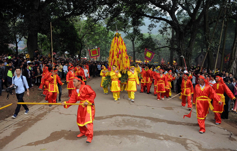 Nghi lễ rước hoa tre trong ngày hội. (Ảnh: Quang Quyết/TTXVN) 
