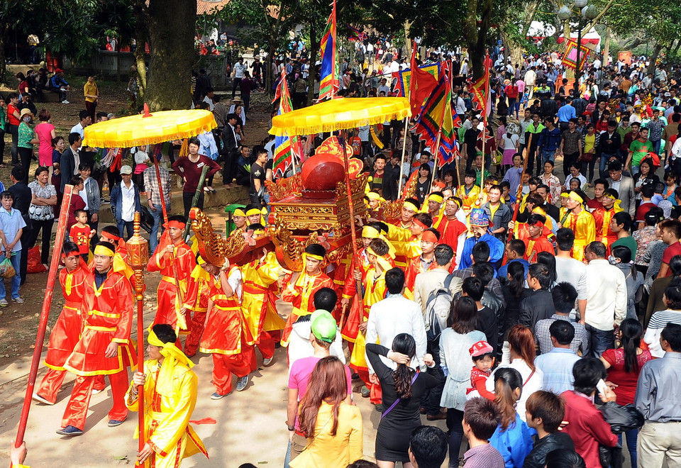 Lễ rước Cầu húc của thôn Xuân Dục, xã Tân Minh. (Ảnh: Quang Quyết/TTXVN) 