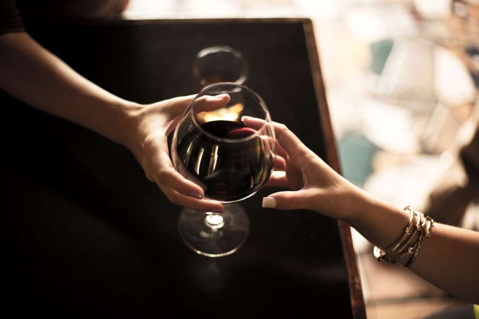 Các nhà nghiên cứu đã khẳng định rằng các loại rượu khác cũng tốt như rượu vang đỏ nếu uống vừa phải. (Nguồn: Corbis)