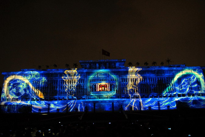 Màn trình diễn ánh sáng tại Dinh Thống Nhất. (Ảnh: Mạnh Linh-TTXVN)