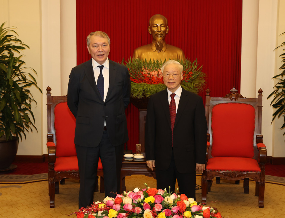 Chiều 15/12, tại Trụ sở Trung ương Đảng, Tổng Bí thư Nguyễn Phú Trọng tiếp ông Leonid Kalashnikov, Phó Chủ tịch Đảng Cộng sản Liên bang Nga, Chủ nhiệm Ủy ban các vấn đề về khối cộng đồng các quốc gia độc lập, Liên kết Á-Âu và Kiều bào, Chủ tịch Nhóm nghị sỹ hữu nghị Nga-Việt tại Duma Quốc gia Nga. (Ảnh: Trí Dũng/TTXVN)