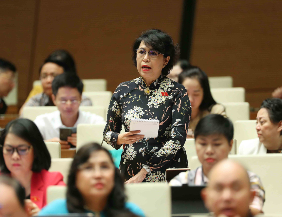 Đại biểu Quốc hội Thành phố Hồ Chí Minh Tô Thị Bích Châu đặt câu hỏi chất vấn. (Ảnh: An Đăng/TTXVN)